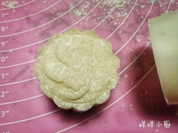 不用烤箱如何做月饼-不用烤箱做出的月饼怎么做10