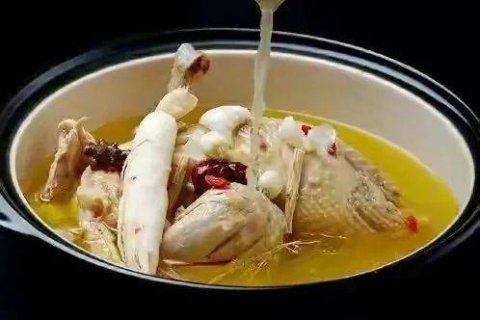 饭店的鸡汤为什么是清汤-饭店的鸡汤怎么熬的1