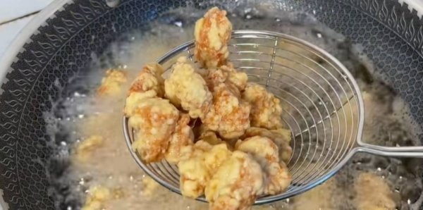菠萝咕咾肉用什么肉-菠萝咕咾肉的家常做法5
