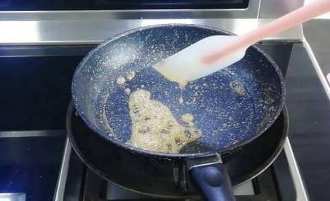 牛奶鸡蛋布丁要蒸多久-自制鸡蛋牛奶布丁的做法5