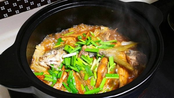 鲳鱼怎么处理干净-鲳鱼的家常做法9
