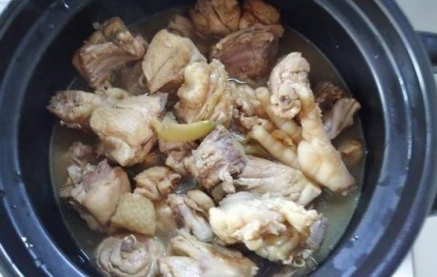 菌菇鸡汤怎么炖好喝又营养-菌菇鸡汤的做法3