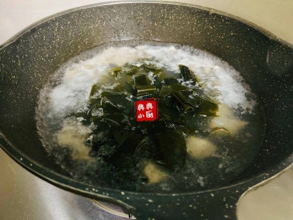 秋季清肠减脂喝什么汤比较好-海带汤的做法4