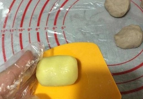 芋泥绿豆糕月饼怎么做-芋泥绿豆糕月饼的做法11