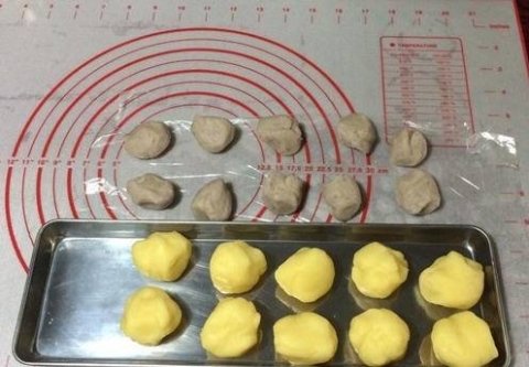 芋泥绿豆糕月饼怎么做-芋泥绿豆糕月饼的做法9