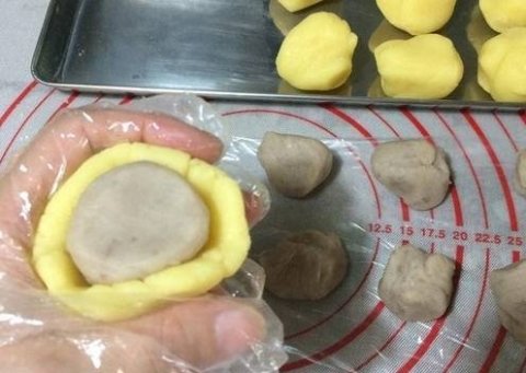 芋泥绿豆糕月饼怎么做-芋泥绿豆糕月饼的做法10