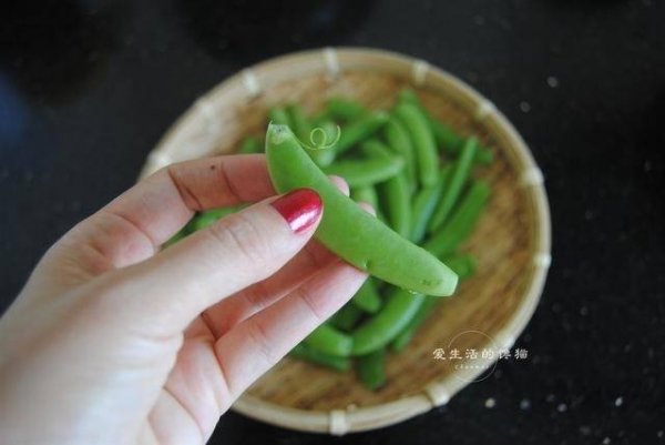 秋天牛肉怎么吃不上火-甜豆炒牛肉的家常做法2