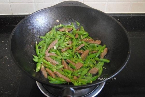 秋天牛肉怎么吃不上火-甜豆炒牛肉的家常做法7