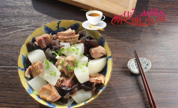 秋天鸭子炖什么好吃又营养-木耳萝卜炖鸭子的做法3
