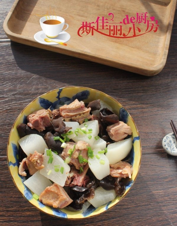秋天鸭子炖什么好吃又营养-木耳萝卜炖鸭子的做法4