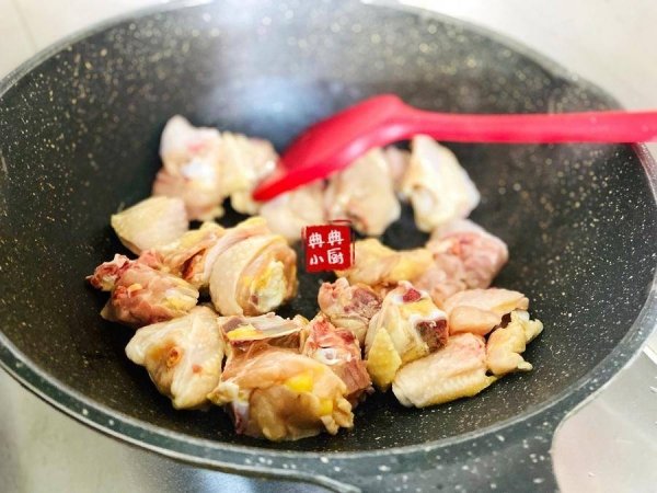 板栗烧鸡怎样做-板栗烧鸡的家常做法3