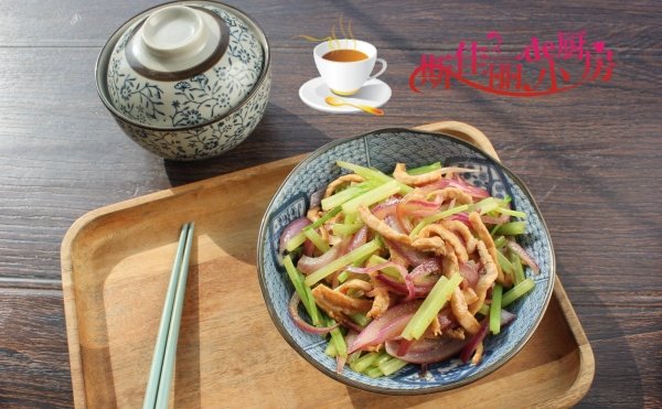 芹菜洋葱炒肉丝怎么做-芹菜洋葱炒肉丝的做法3