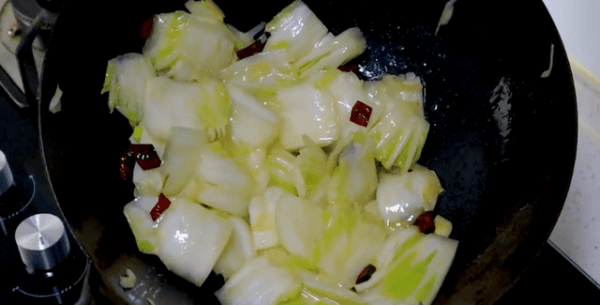 醋溜白菜怎么炒-醋溜白菜的家常做法6
