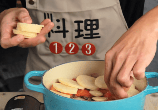 羊肩肉怎么做好吃-兰开夏羊肉锅4