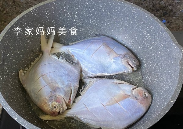 秋天孩子补钙吃什么好-红烧鲳鱼的做法7