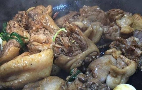 水肿吃什么食物消肿最快-茨菇烧鸭的做法7