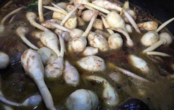 水肿吃什么食物消肿最快-茨菇烧鸭的做法8