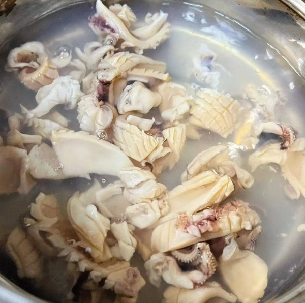 墨鱼干炒香芹怎么做-墨鱼干炒香芹的做法7