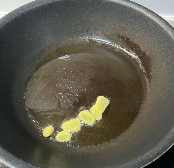 墨鱼干炒香芹怎么做-墨鱼干炒香芹的做法11