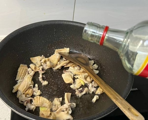 墨鱼干炒香芹怎么做-墨鱼干炒香芹的做法13
