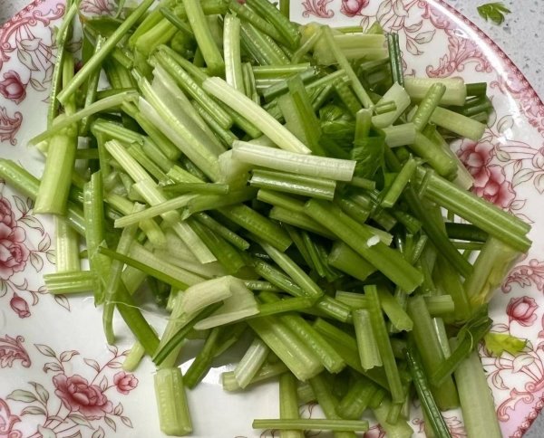 墨鱼干炒香芹怎么做-墨鱼干炒香芹的做法10