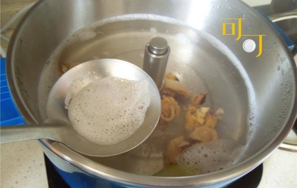 墨鱼干和什么煲汤最好-墨鱼干菌菇汤怎么做6