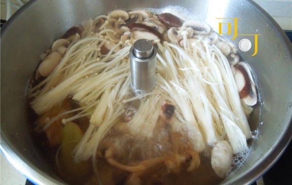 墨鱼干和什么煲汤最好-墨鱼干菌菇汤怎么做10