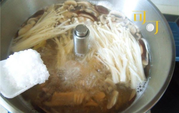 墨鱼干和什么煲汤最好-墨鱼干菌菇汤怎么做11