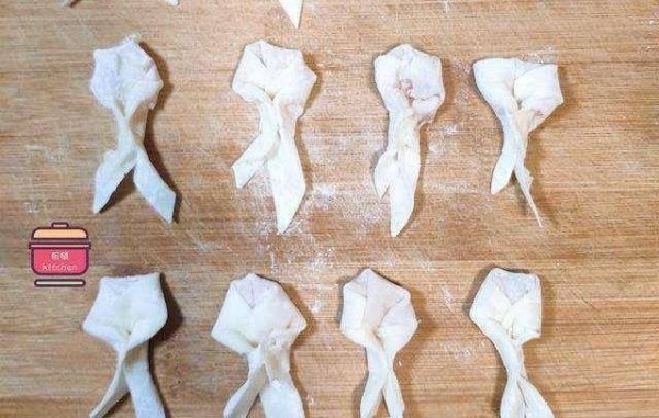 怎样包小金鱼馄饨-小金鱼馄饨的包法9