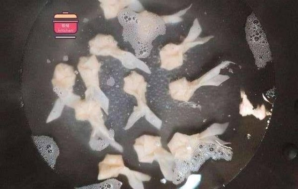 怎样包小金鱼馄饨-小金鱼馄饨的包法10