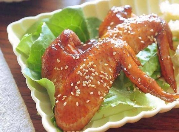 鸡全翅不烤如何吃-鸡翅包饭的做法1