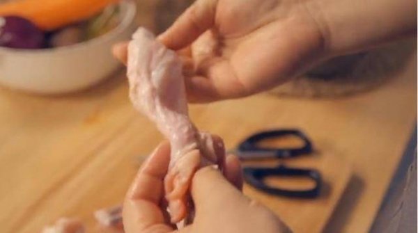 鸡全翅不烤如何吃-鸡翅包饭的做法3