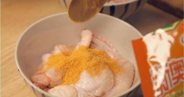 鸡全翅不烤如何吃-鸡翅包饭的做法4