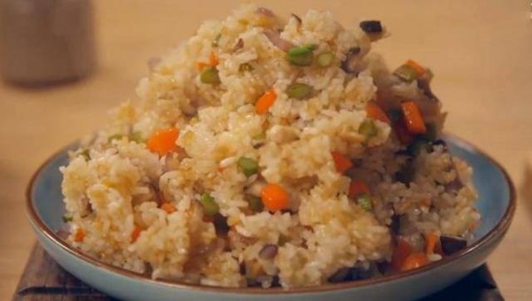 鸡全翅不烤如何吃-鸡翅包饭的做法7