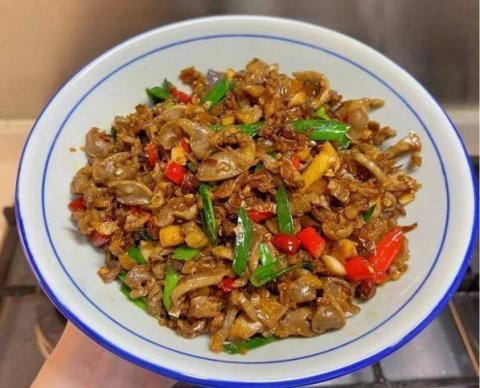 蒜苗炒鸡胗怎么做好吃-蒜苗炒鸡胗的做法2