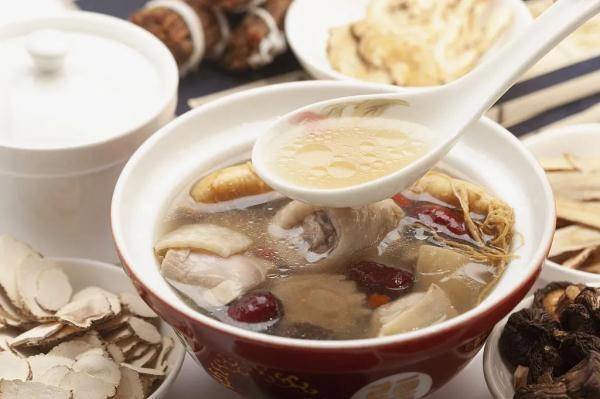 乌骨鸡和母鸡哪个有营养-乌骨鸡和母鸡一样吗1