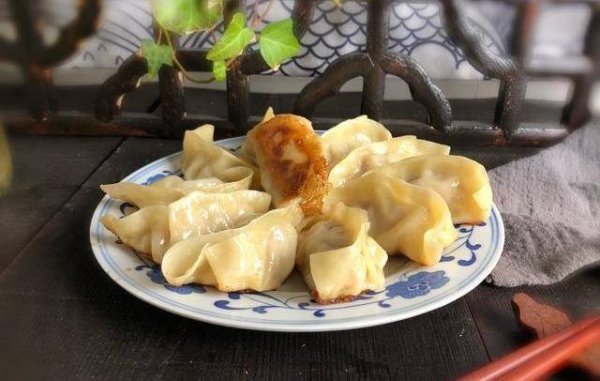 煎饺怎么做好吃-煎饺的做法1