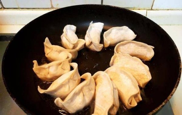 煎饺怎么做好吃-煎饺的做法10