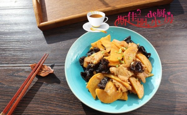 木耳红薯炒鸡片怎么做-木耳红薯炒鸡片的做法1