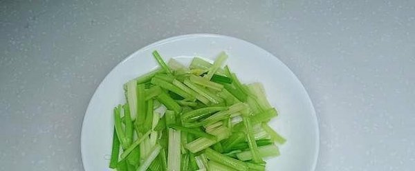 香辣干锅土豆年糕怎么做-香辣干锅土豆年糕的做法2