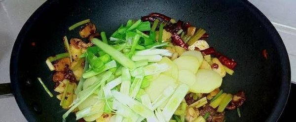 香辣干锅土豆年糕怎么做-香辣干锅土豆年糕的做法20
