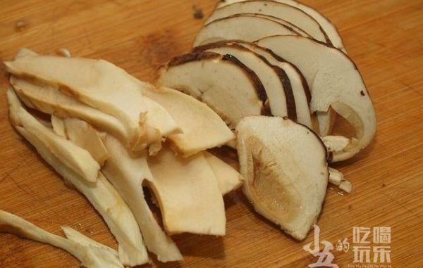 松茸焖饭要一起煮吗-松茸焖饭的做法3