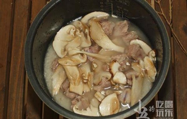 松茸焖饭要一起煮吗-松茸焖饭的做法6