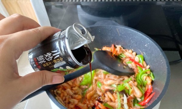小河虾怎么爆炒好吃-爆炒小河虾的家常做法8