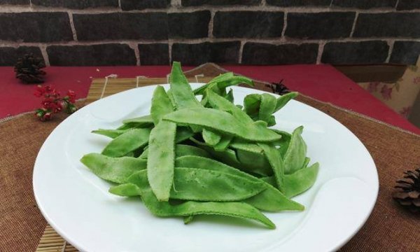炸扁豆怎么做-酥扁豆的做法3