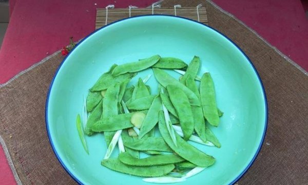 炸扁豆怎么做-酥扁豆的做法4