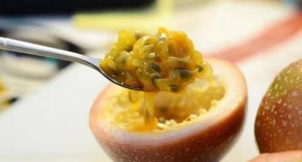 百香果里的黑籽能不能吃-...