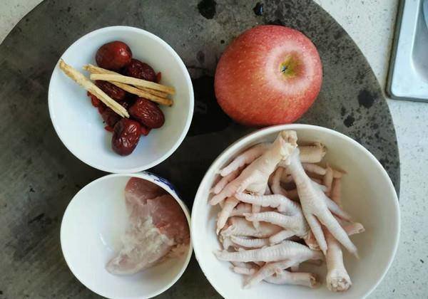鸡脚瘦肉苹果汤的做法-苹果瘦肉鸡脚汤功效1