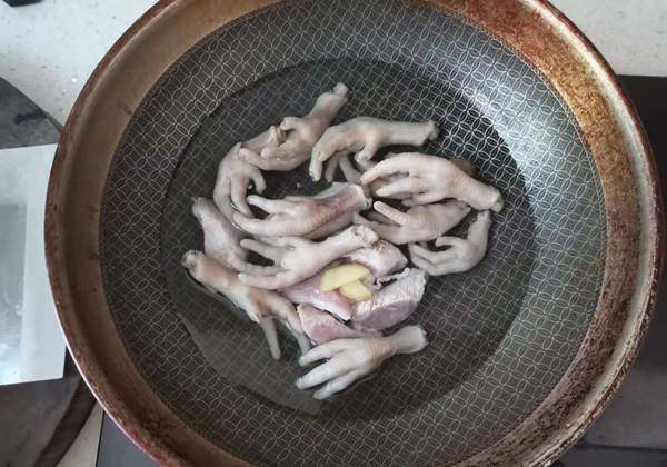 鸡脚瘦肉苹果汤的做法-苹果瘦肉鸡脚汤功效2