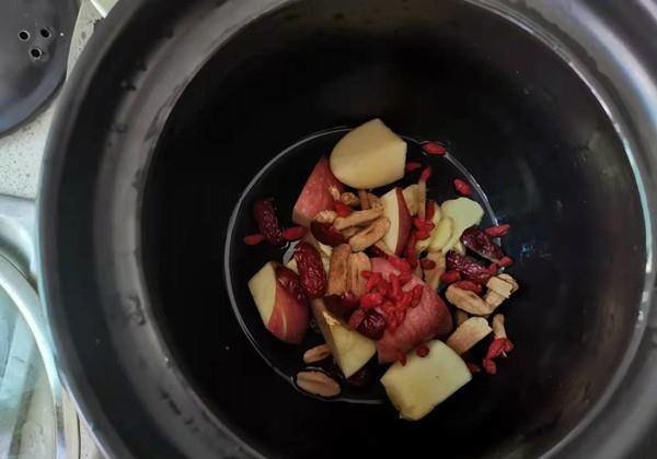 鸡脚瘦肉苹果汤的做法-苹果瘦肉鸡脚汤功效4